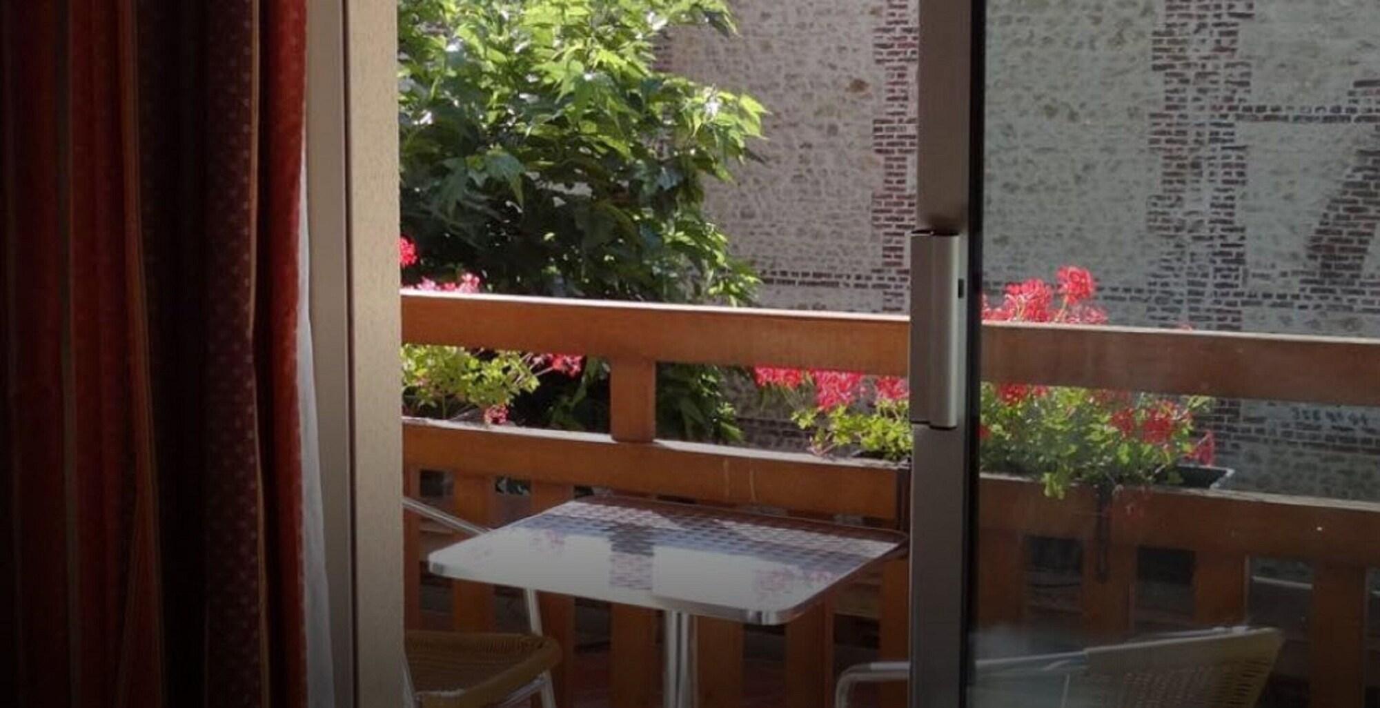 Le Trophee Boutique Hotel Spa- La Loggia Appart'Hotel Deauville Exterior photo